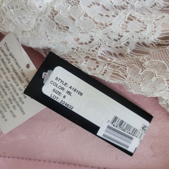 NWT Betsy & Adam Off-White Lace Halter Open-Back Dress 6 - Picture 5 of 9